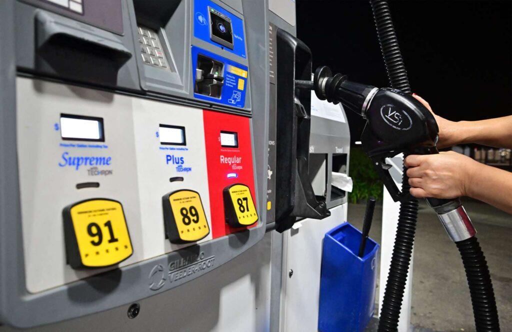 Market watchers predict that US gas pump prices would remain high in spite of the US-Iran ceasefire agreement.